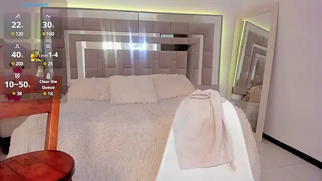 Snapshot of Nicolle_foxy chatting on 12.20.24 Nicolle foxy online show from 12.20.24