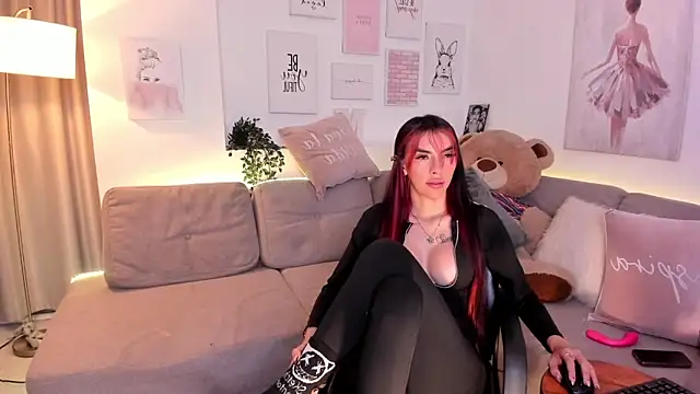 Snapshot of Nicolle_foxy chatting on 02.13.25 Nicolle foxy online show from 02.13.25