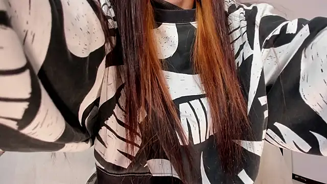 Snapshot of Nicolle_foxy chatting on 10.17.25 Nicolle foxy online show from 10.17.25