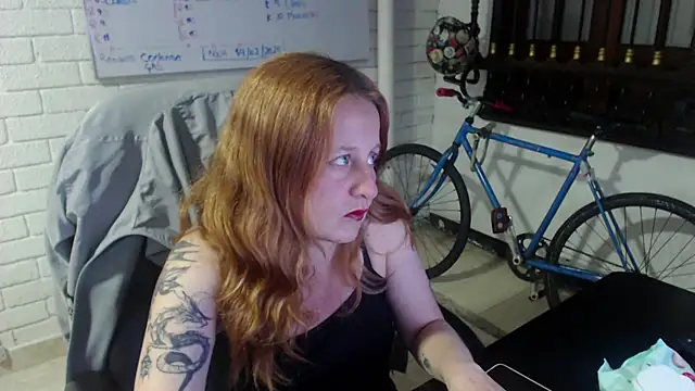 Snapshot of ViioletaMora chatting on 02.12.25 ViioletaMora online show from 02.12.25