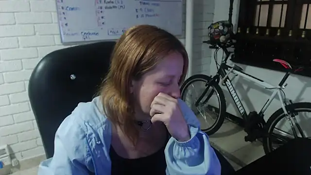 Snapshot of ViioletaMora chatting on 02.13.25 ViioletaMora online show from 02.13.25