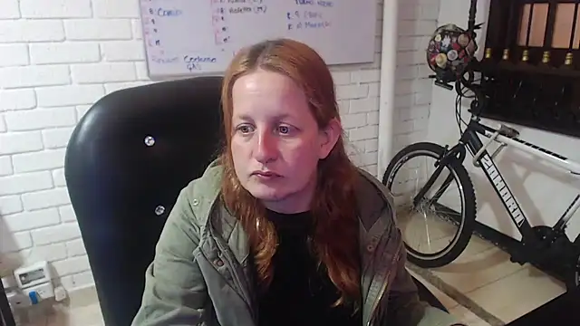 Snapshot of ViioletaMora chatting on 02.13.25 ViioletaMora online show from 02.13.25