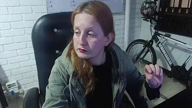 Snapshot of ViioletaMora chatting on 02.14.25 ViioletaMora online show from 02.14.25