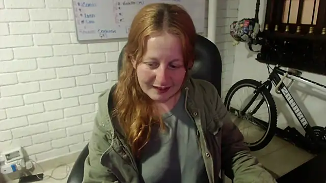 Snapshot of ViioletaMora chatting on 02.15.25 ViioletaMora online show from 02.15.25