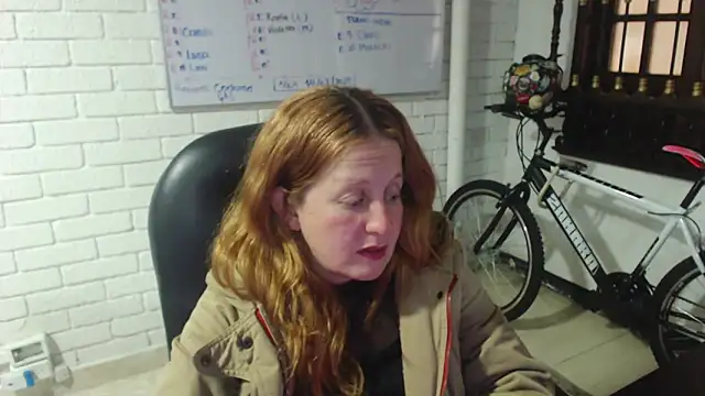 Snapshot of ViioletaMora chatting on 02.16.25 ViioletaMora online show from 02.16.25