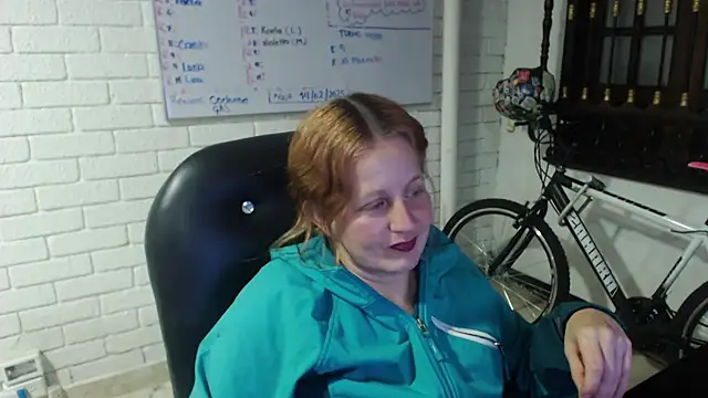 Snapshot of ViioletaMora chatting on 02.17.25 ViioletaMora online show from 02.17.25