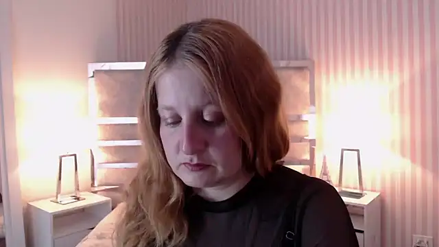 Snapshot of ViioletaMora chatting on 02.17.25 ViioletaMora online show from 02.17.25