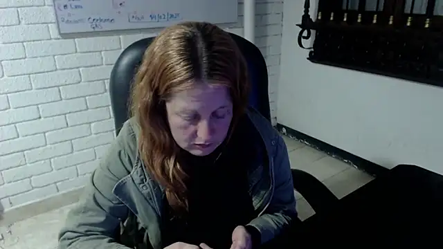 Snapshot of ViioletaMora chatting on 02.19.25 ViioletaMora online show from 02.19.25