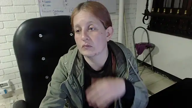 Snapshot of ViioletaMora chatting on 02.20.25 ViioletaMora online show from 02.20.25