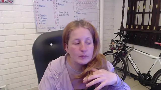 Snapshot of ViioletaMora chatting on 02.20.25 ViioletaMora online show from 02.20.25