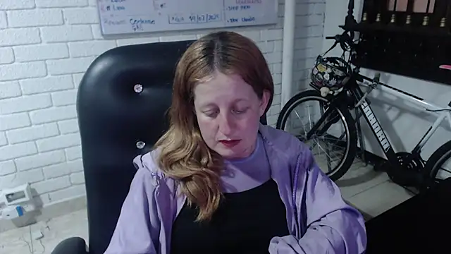 Snapshot of ViioletaMora chatting on 02.21.25 ViioletaMora online show from 02.21.25