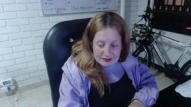 Snapshot of ViioletaMora chatting on 02.21.25 ViioletaMora online show from 02.21.25