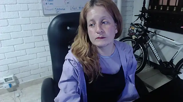 Snapshot of ViioletaMora chatting on 02.21.25 ViioletaMora online show from 02.21.25