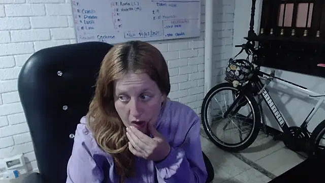 Snapshot of ViioletaMora chatting on 02.21.25 ViioletaMora online show from 02.21.25