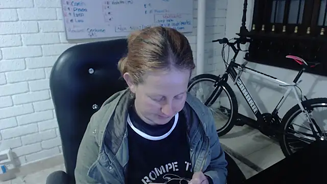 Snapshot of ViioletaMora chatting on 02.22.25 ViioletaMora online show from 02.22.25