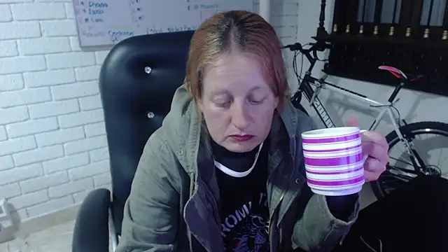 Snapshot of ViioletaMora chatting on 02.22.25 ViioletaMora online show from 02.22.25