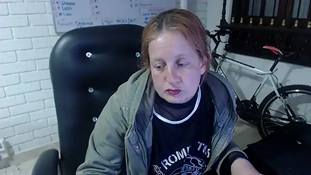 Snapshot of ViioletaMora chatting on 02.22.25 ViioletaMora online show from 02.22.25