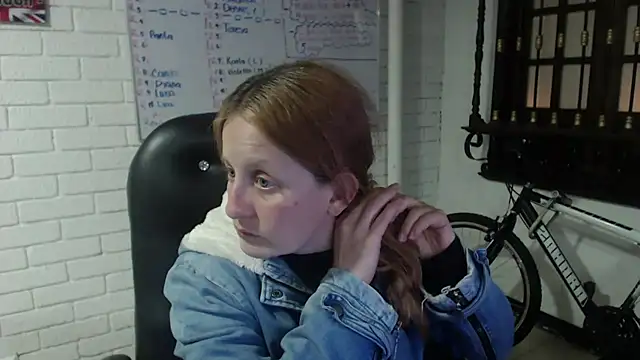 Snapshot of ViioletaMora chatting on 02.23.25 ViioletaMora online show from 02.23.25