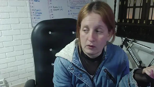 Snapshot of ViioletaMora chatting on 02.23.25 ViioletaMora online show from 02.23.25