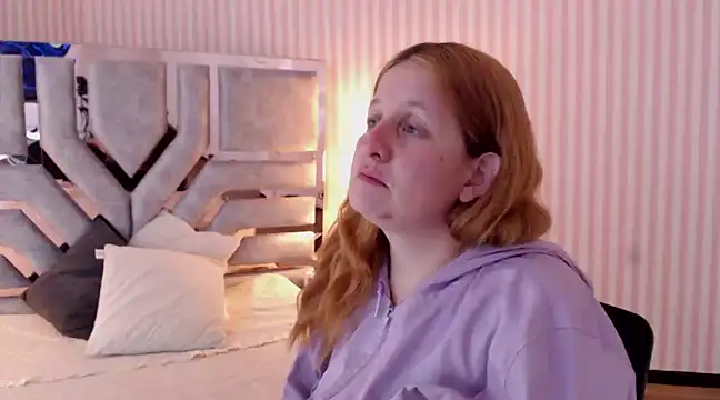 Snapshot of ViioletaMora chatting on 02.23.25 ViioletaMora online show from 02.23.25