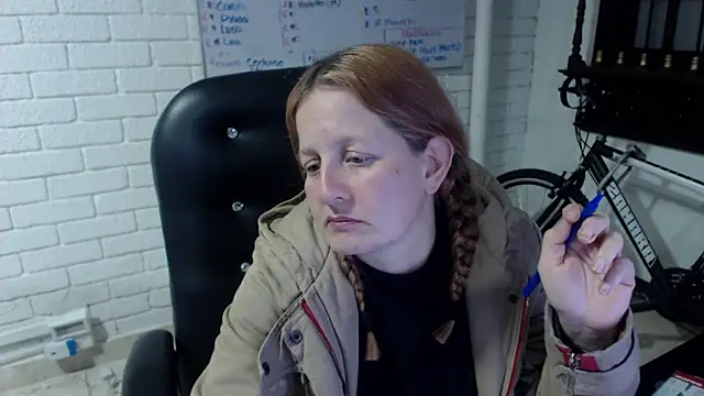 Snapshot of ViioletaMora chatting on 02.26.25 ViioletaMora online show from 02.26.25