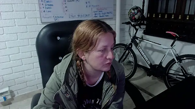 Snapshot of ViioletaMora chatting on 02.27.25 ViioletaMora online show from 02.27.25