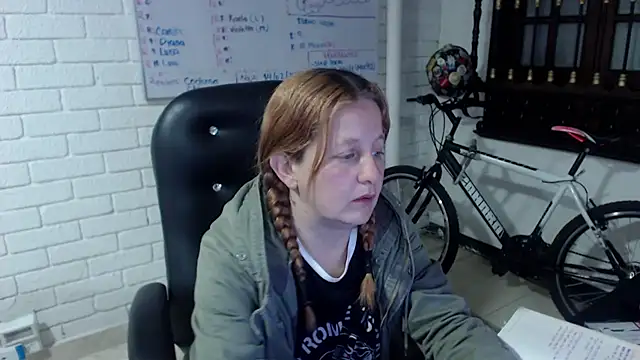 Snapshot of ViioletaMora chatting on 02.27.25 ViioletaMora online show from 02.27.25