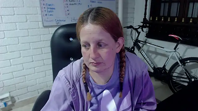 Snapshot of ViioletaMora chatting on 02.28.25 ViioletaMora online show from 02.28.25