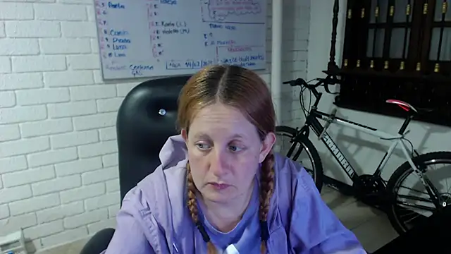 Snapshot of ViioletaMora chatting on 02.28.25 ViioletaMora online show from 02.28.25