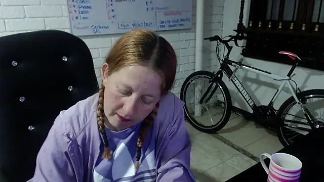 Snapshot of ViioletaMora chatting on 02.28.25 ViioletaMora online show from 02.28.25