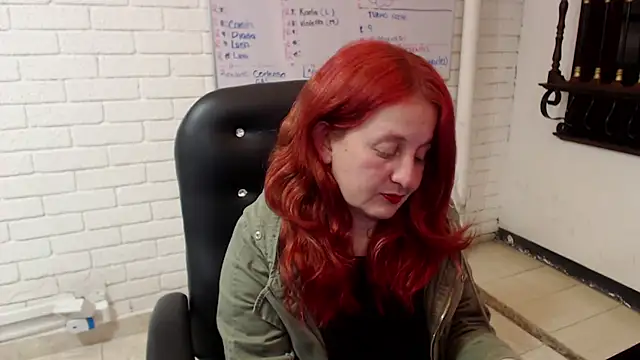 Snapshot of ViioletaMora chatting on 03.01.25 ViioletaMora online show from 03.01.25