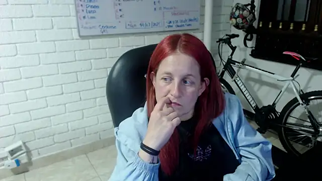 Snapshot of ViioletaMora chatting on 03.04.25 ViioletaMora online show from 03.04.25