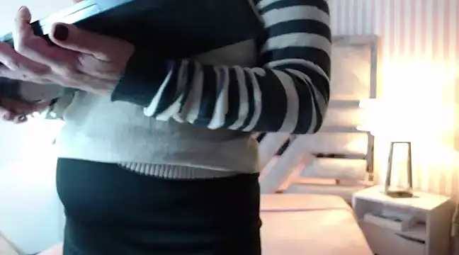 Snapshot of ViioletaMora chatting on 03.06.25 ViioletaMora online show from 03.06.25