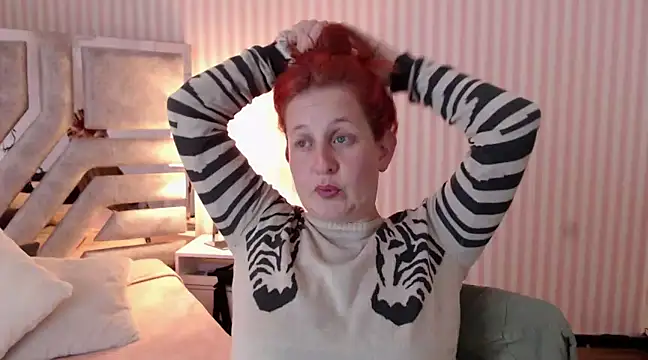 Snapshot of ViioletaMora chatting on 03.07.25 ViioletaMora online show from 03.07.25