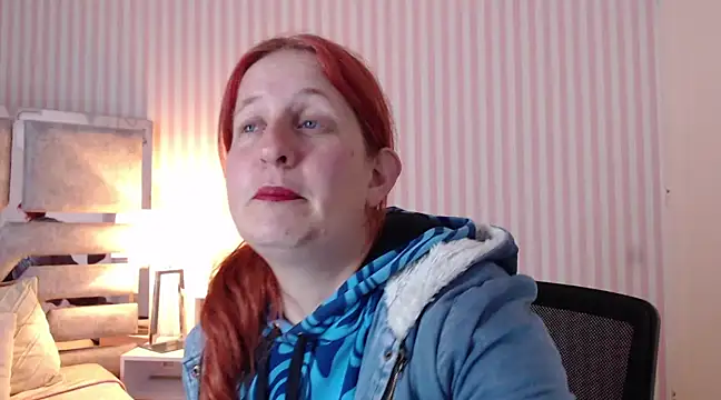 Snapshot of ViioletaMora chatting on 03.08.25 ViioletaMora online show from 03.08.25