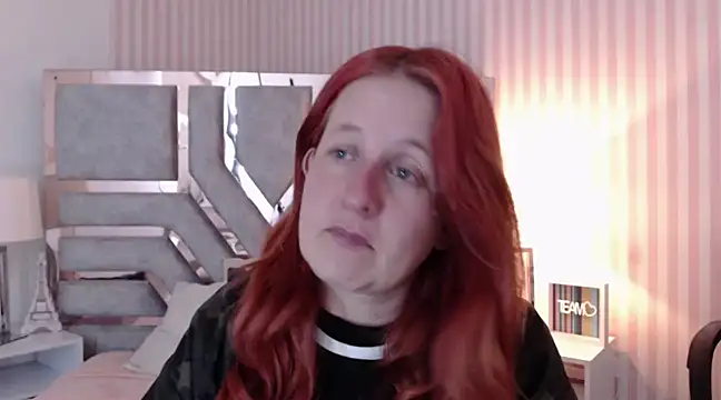 Snapshot of ViioletaMora chatting on 03.10.25 ViioletaMora online show from 03.10.25