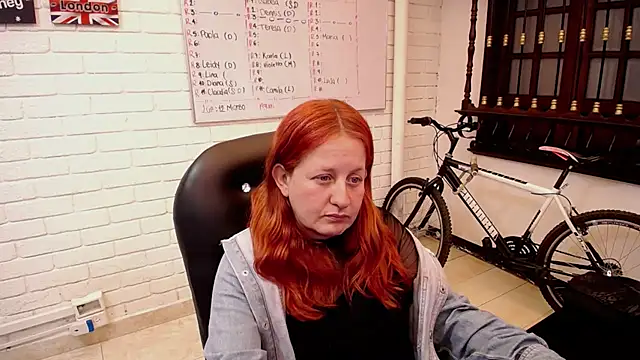 Snapshot of ViioletaMora chatting on 03.11.25 ViioletaMora online show from 03.11.25