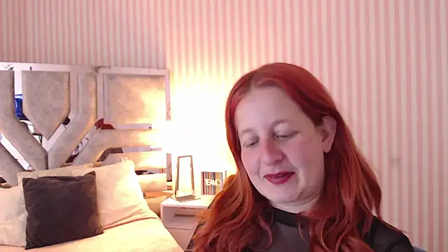 Snapshot of ViioletaMora chatting on 03.11.25 ViioletaMora online show from 03.11.25