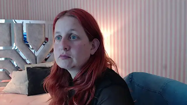 Snapshot of ViioletaMora chatting on 03.12.25 ViioletaMora online show from 03.12.25