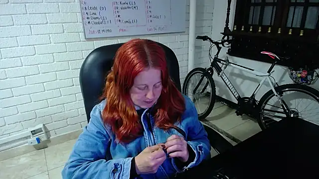 Snapshot of ViioletaMora chatting on 03.12.25 ViioletaMora online show from 03.12.25