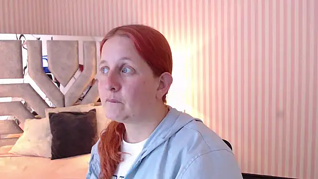 Snapshot of ViioletaMora chatting on 03.12.25 ViioletaMora online show from 03.12.25