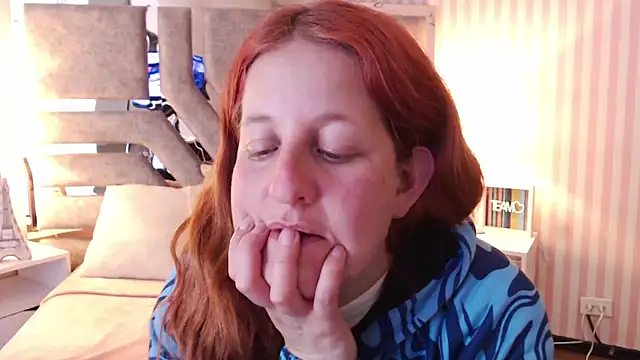 Snapshot of ViioletaMora chatting on 03.17.25 ViioletaMora online show from 03.17.25