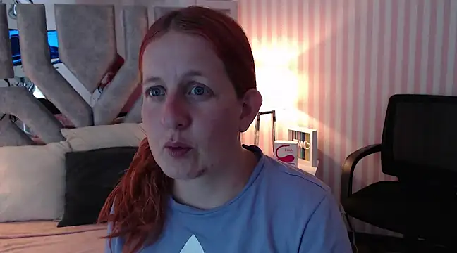 Snapshot of ViioletaMora chatting on 03.19.25 ViioletaMora online show from 03.19.25