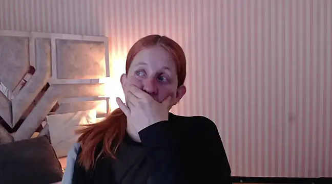 Snapshot of ViioletaMora chatting on 03.22.25 ViioletaMora online show from 03.22.25