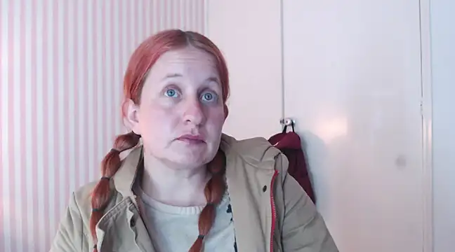 Snapshot of ViioletaMora chatting on 03.23.25 ViioletaMora online show from 03.23.25