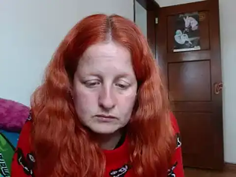 Snapshot of ViioletaMora chatting on 09.18.25 ViioletaMora online show from 09.18.25