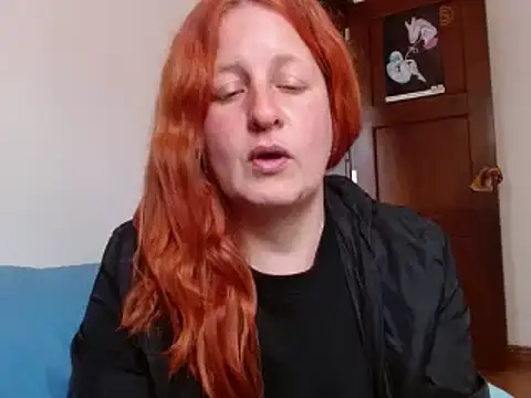 Snapshot of ViioletaMora chatting on 10.06.25 ViioletaMora online show from 10.06.25