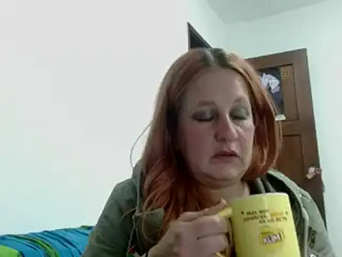 Snapshot of ViioletaMora chatting on 10.26.25 ViioletaMora online show from 10.26.25