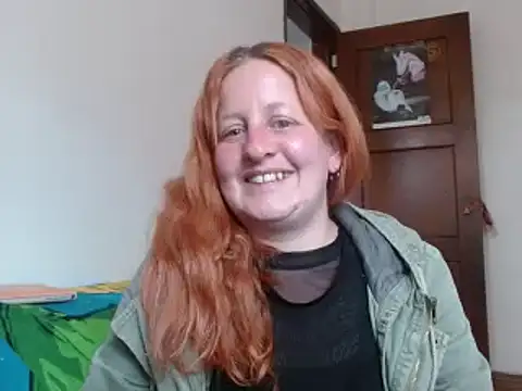 Snapshot of ViioletaMora chatting on 10.29.25 ViioletaMora online show from 10.29.25