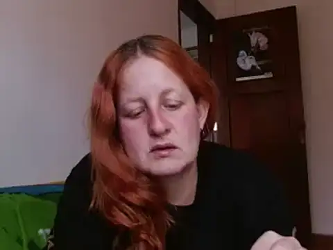 Snapshot of ViioletaMora chatting on 11.04.25 ViioletaMora online show from 11.04.25